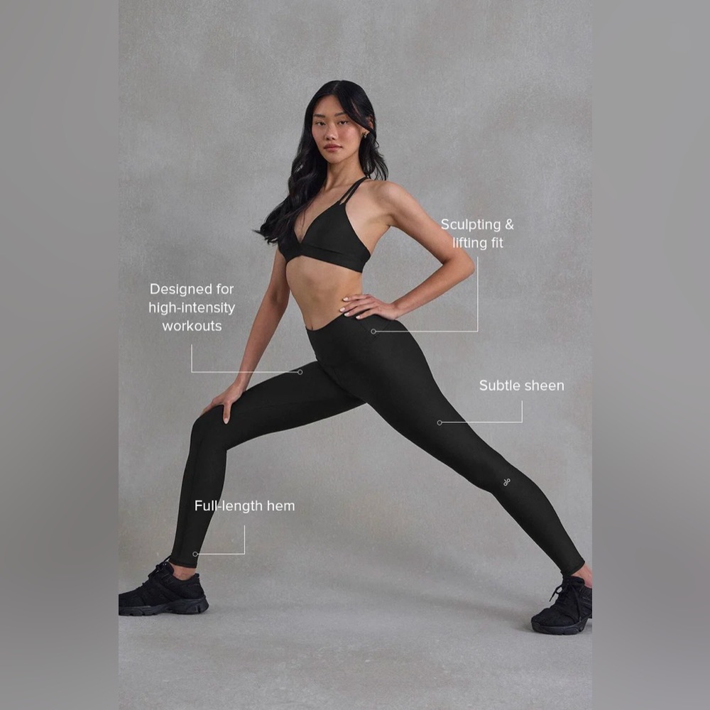 Alo’s HIGH-WAIST AIRLIFT LEGGING